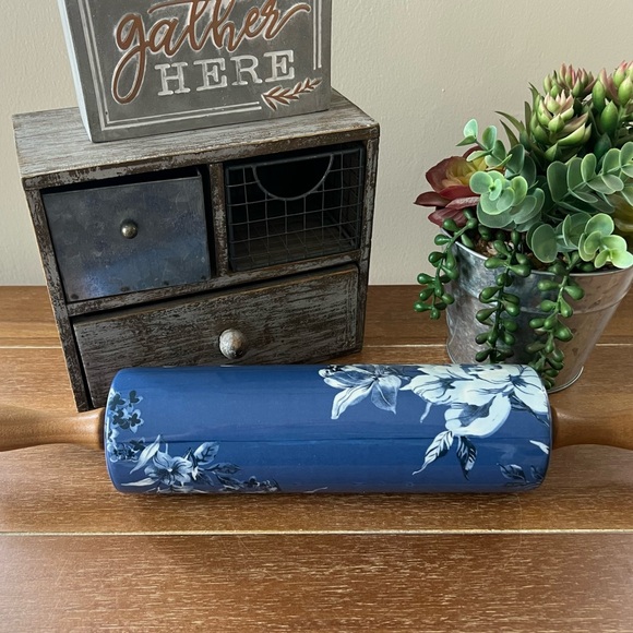 Brand New Pioneer Woman Delilah Rolling Pin